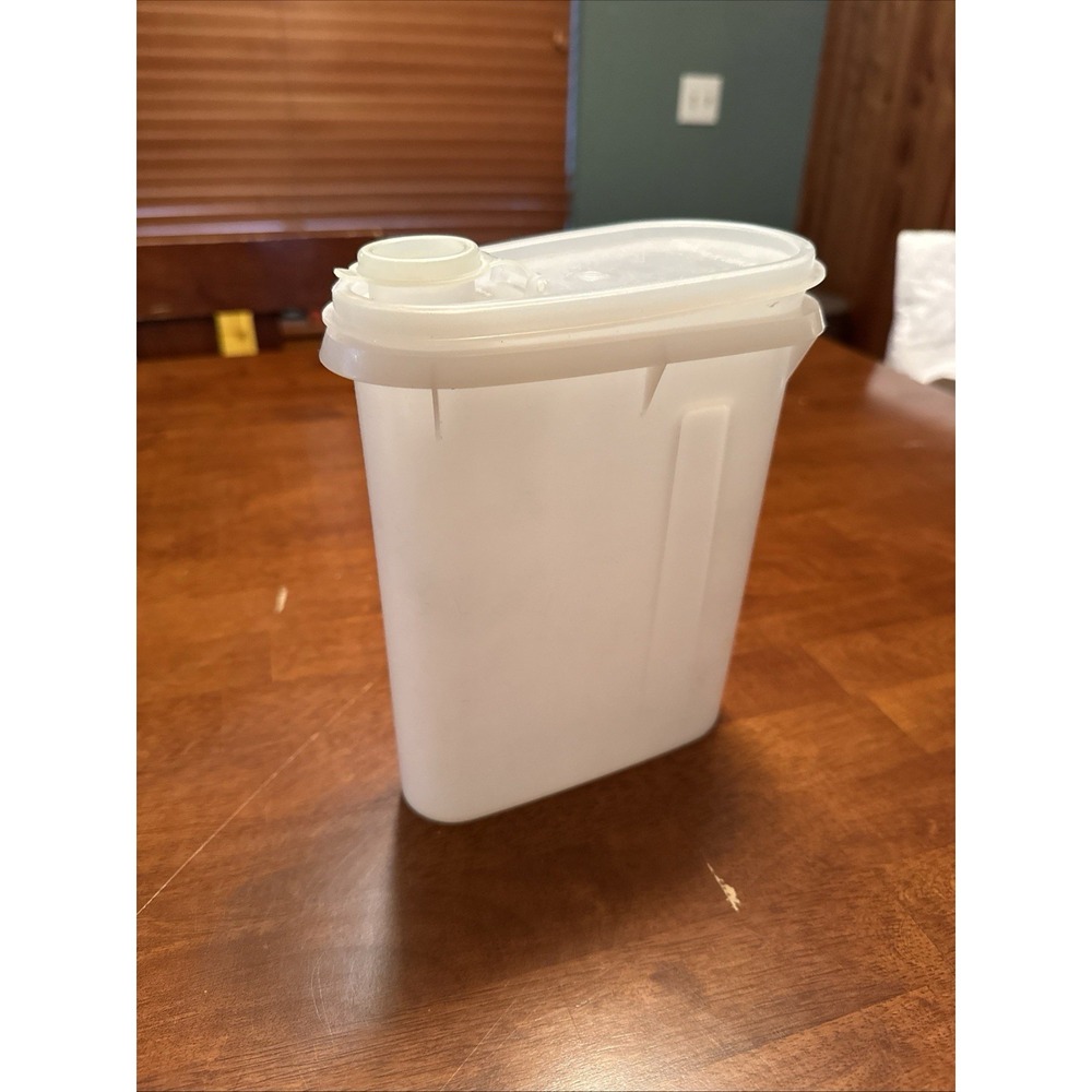Vintage TUPPERWARE Store Pour 1 QT Flip Top Lid Buddy Pitcher 792-1